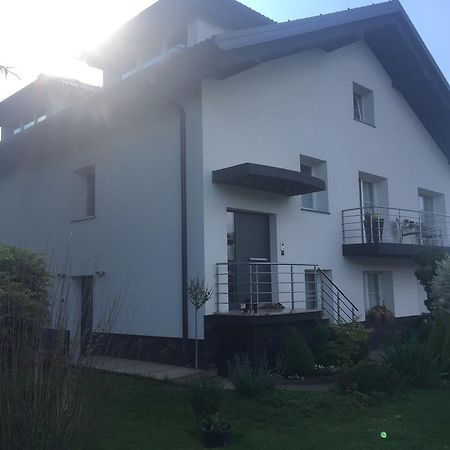 Komenda Angel'S Nest Apartment מראה חיצוני תמונה