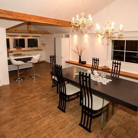 Komenda Angel'S Nest Apartment מראה חיצוני תמונה
