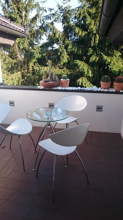 Komenda Angel'S Nest Apartment מראה חיצוני תמונה