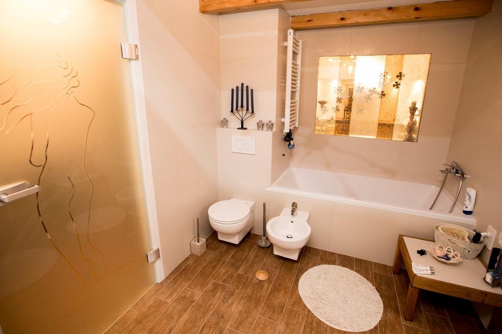 Komenda Angel'S Nest Apartment מראה חיצוני תמונה