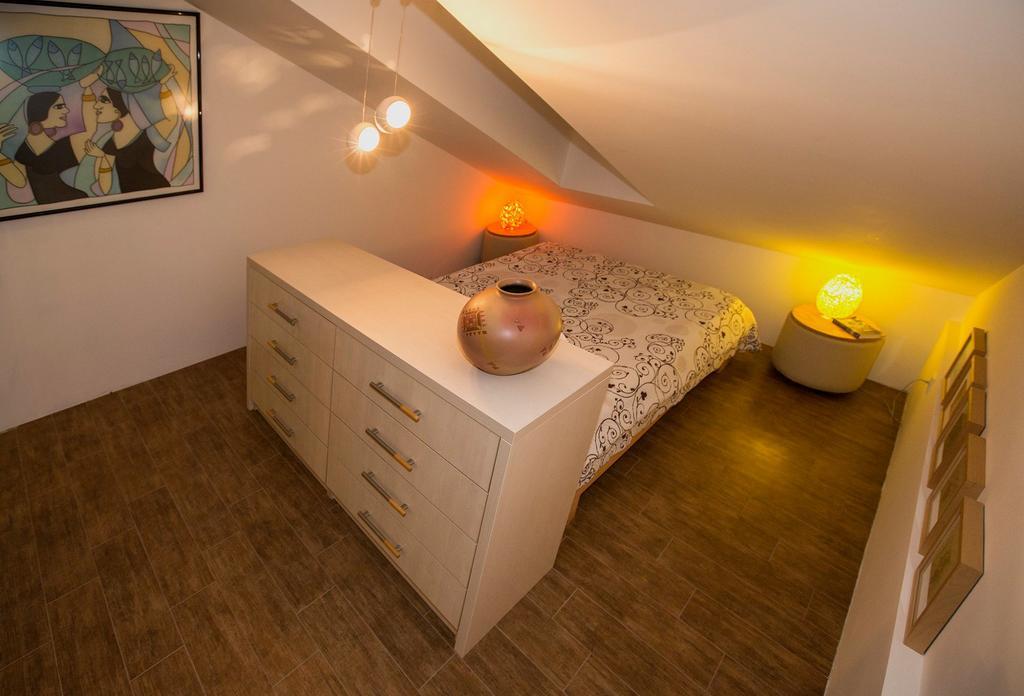 Komenda Angel'S Nest Apartment מראה חיצוני תמונה