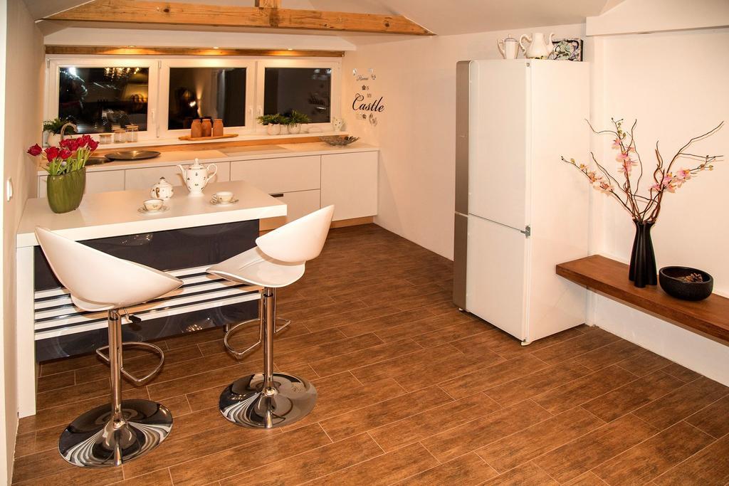 Komenda Angel'S Nest Apartment מראה חיצוני תמונה