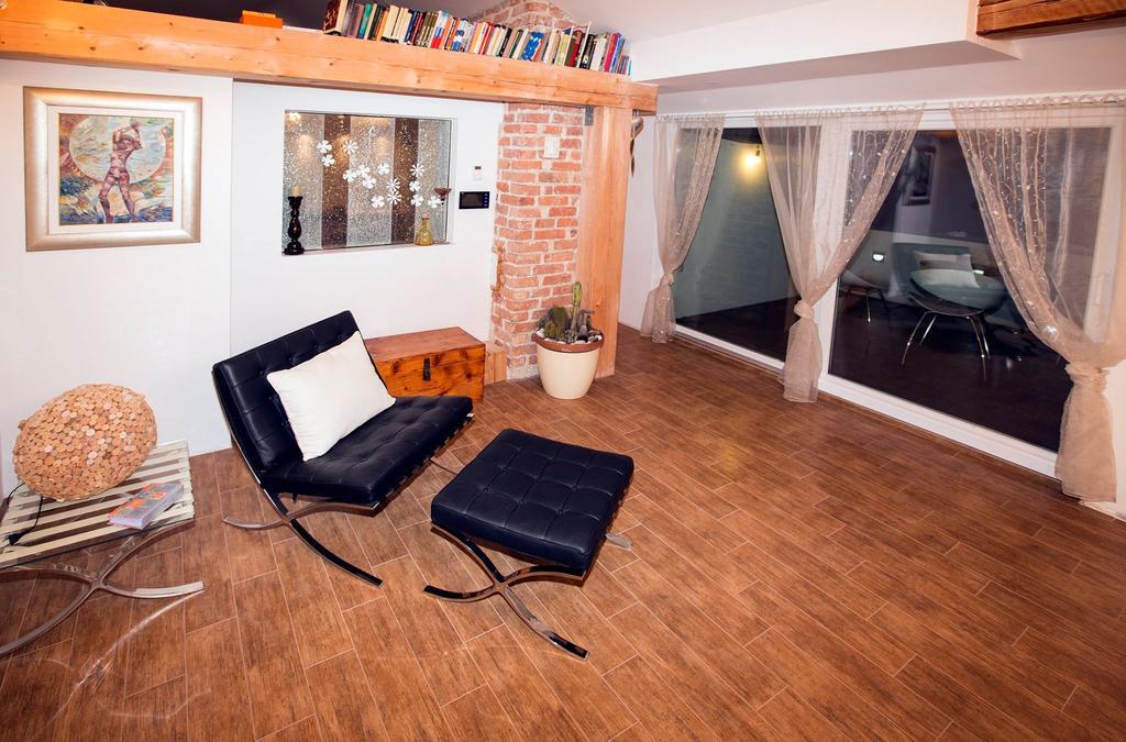 Komenda Angel'S Nest Apartment מראה חיצוני תמונה
