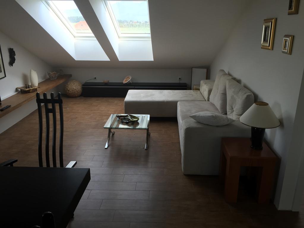 Komenda Angel'S Nest Apartment מראה חיצוני תמונה