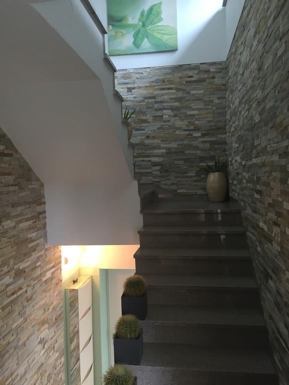 Komenda Angel'S Nest Apartment מראה חיצוני תמונה