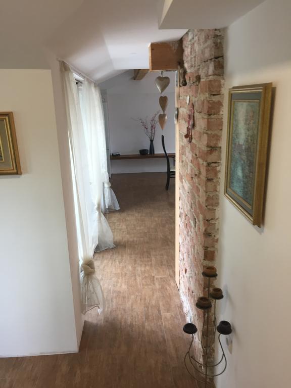 Komenda Angel'S Nest Apartment מראה חיצוני תמונה