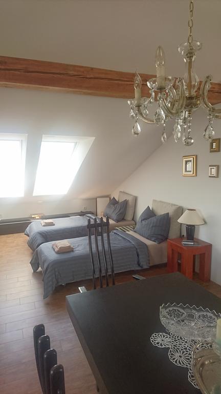 Komenda Angel'S Nest Apartment מראה חיצוני תמונה