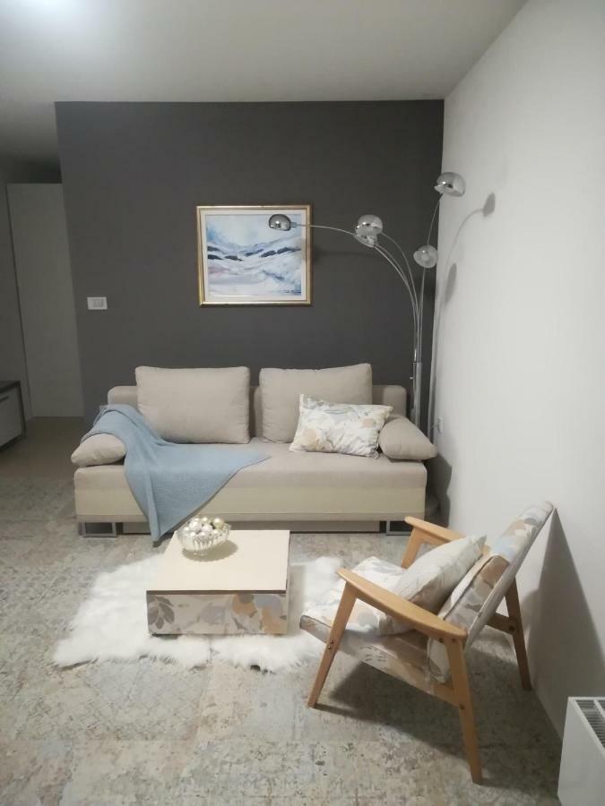 Komenda Angel'S Nest Apartment מראה חיצוני תמונה