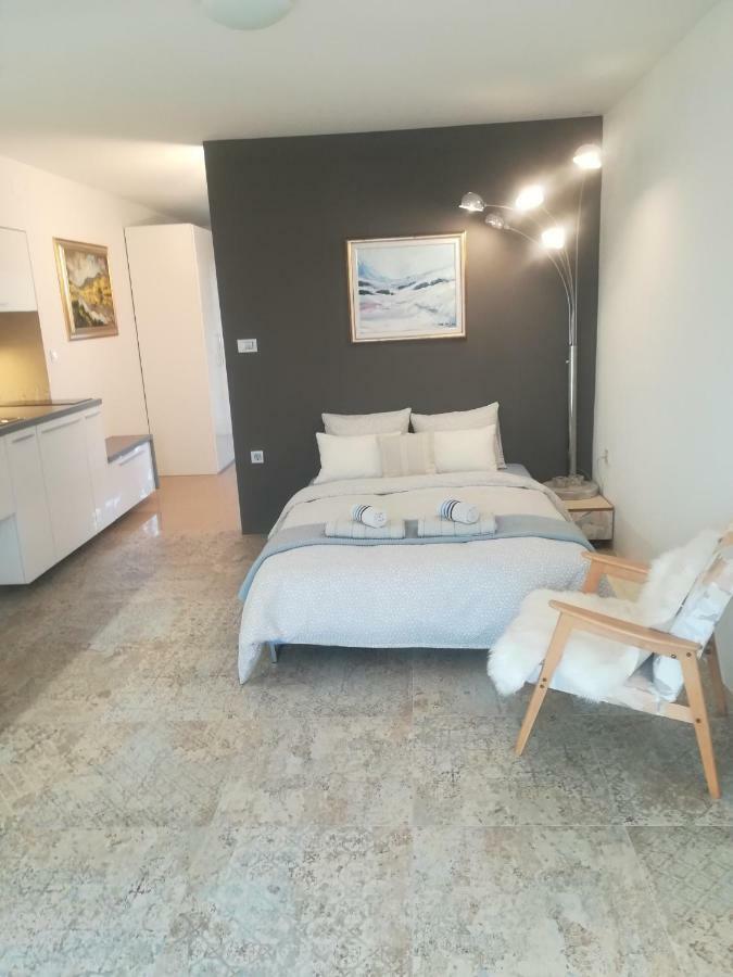 Komenda Angel'S Nest Apartment מראה חיצוני תמונה